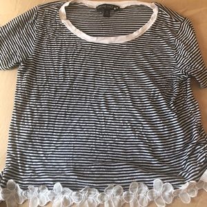 Cute crop top with flowers!